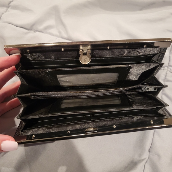 May Not Be Real Louis Vuitton Black Patent Leather Clutch - Picture 3 of 4